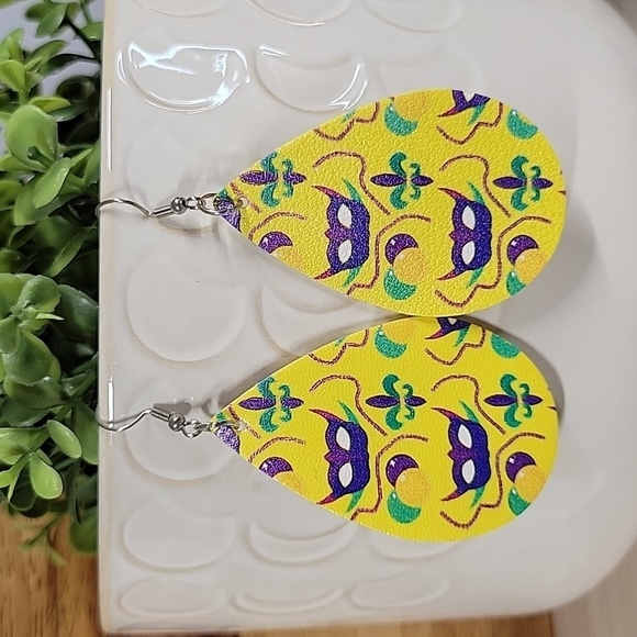 MARDI GRAS Mask Drop Earrings - Picture 1 of 6
